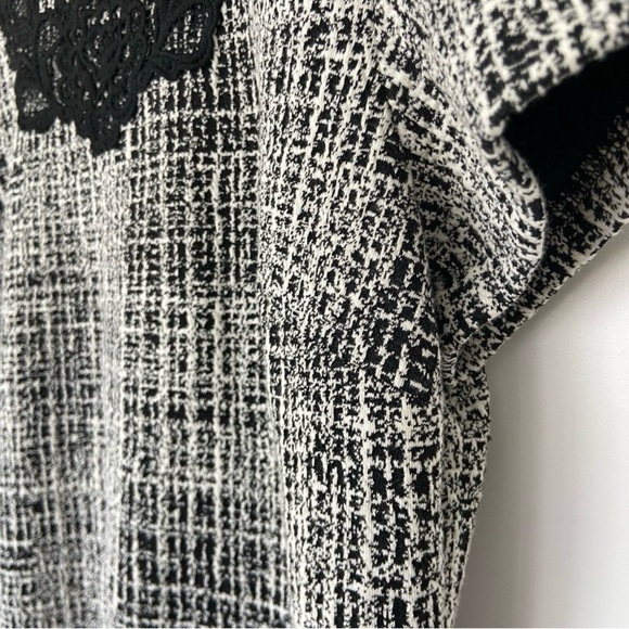 KARL LAGERFELD GREY/BLACK/WHITE SHEATH STYLE DRESS WITH LACE APPLIQUE, SIZE  10 - Picture 7 of 9